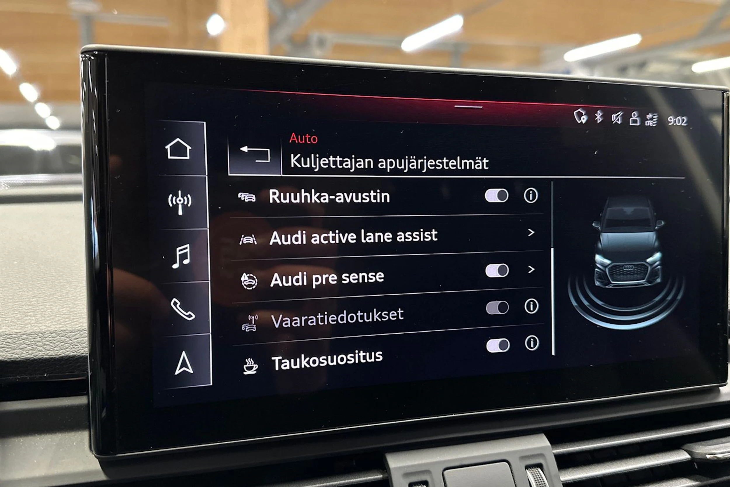 sininen Audi Q5 2023 kuva 16.