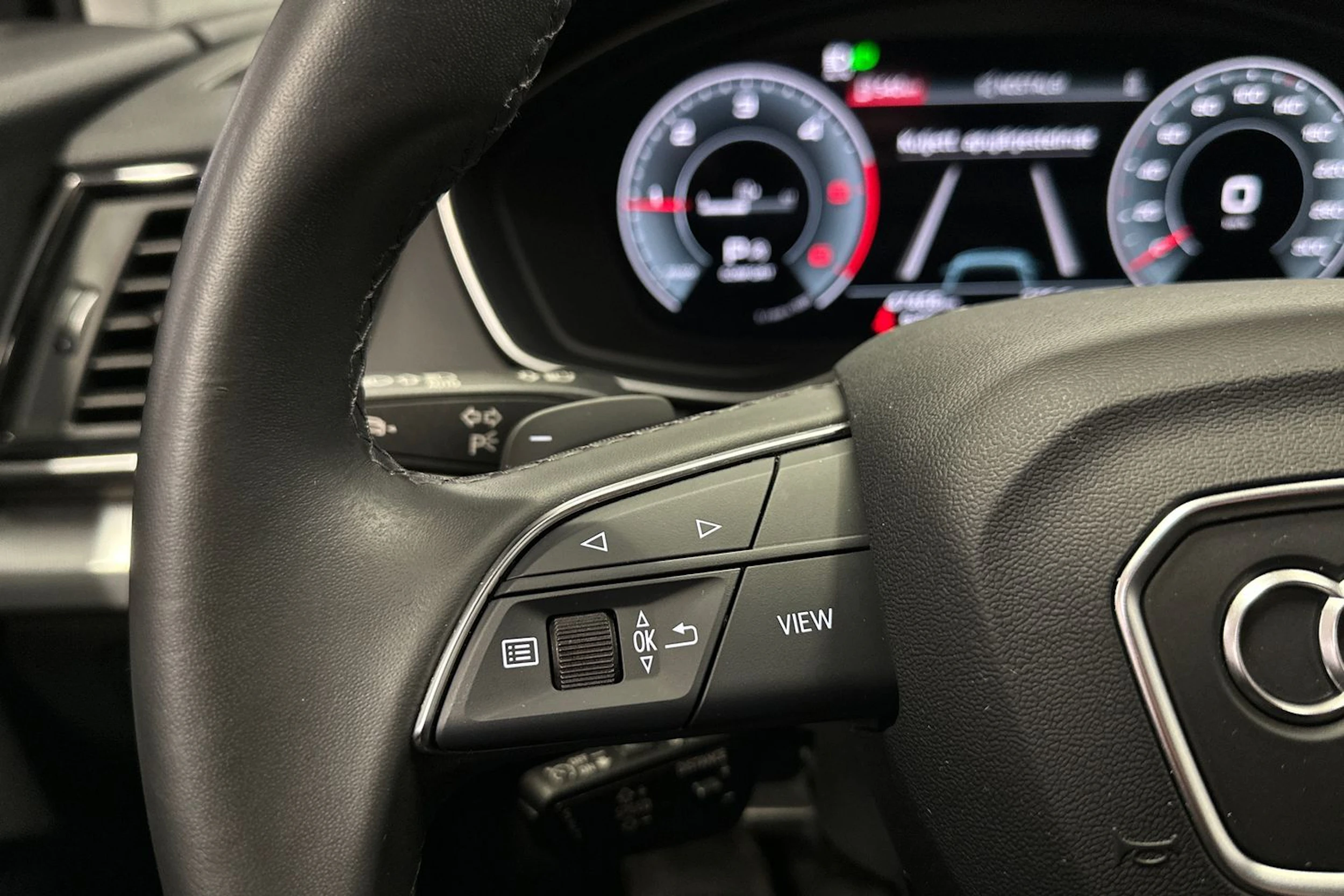 sininen Audi Q5 2023 kuva 21.