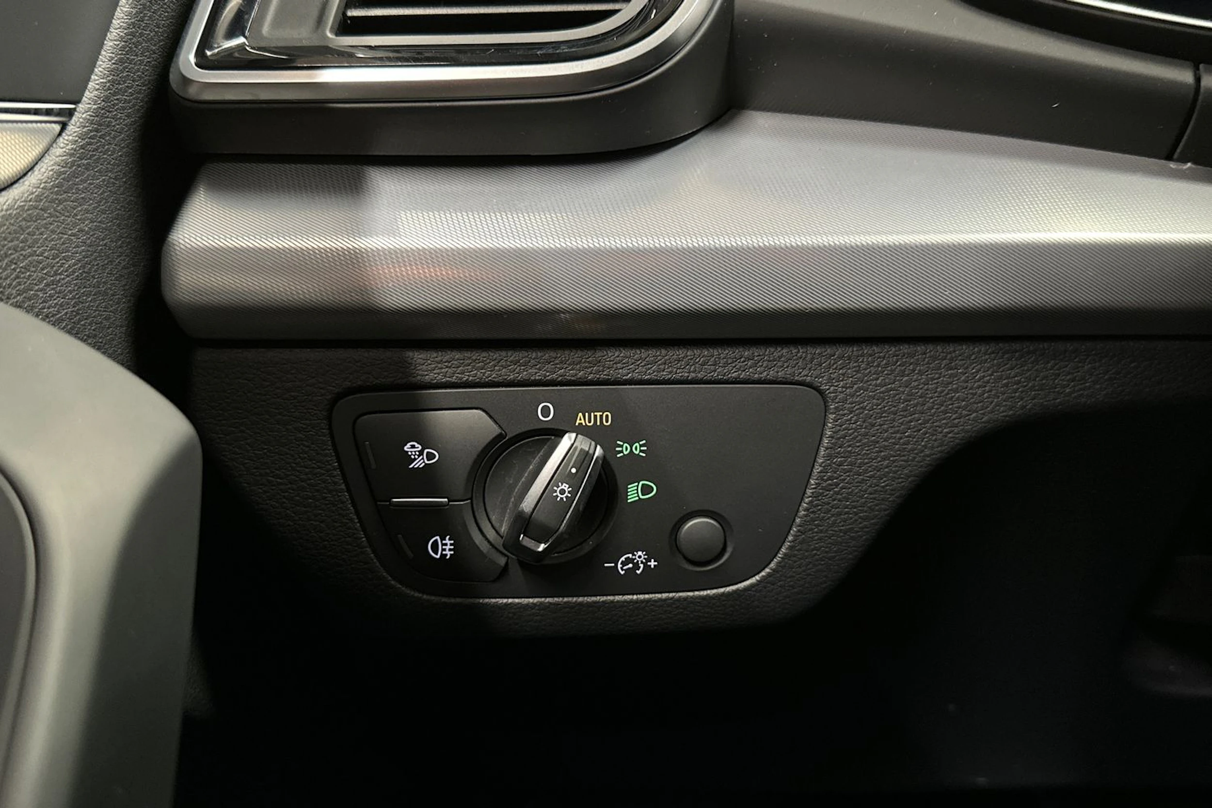 sininen Audi Q5 2023 kuva 23.