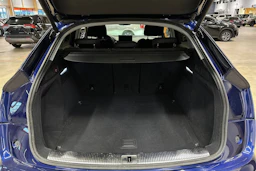 sininen Audi Q5 2023 kuva 26.