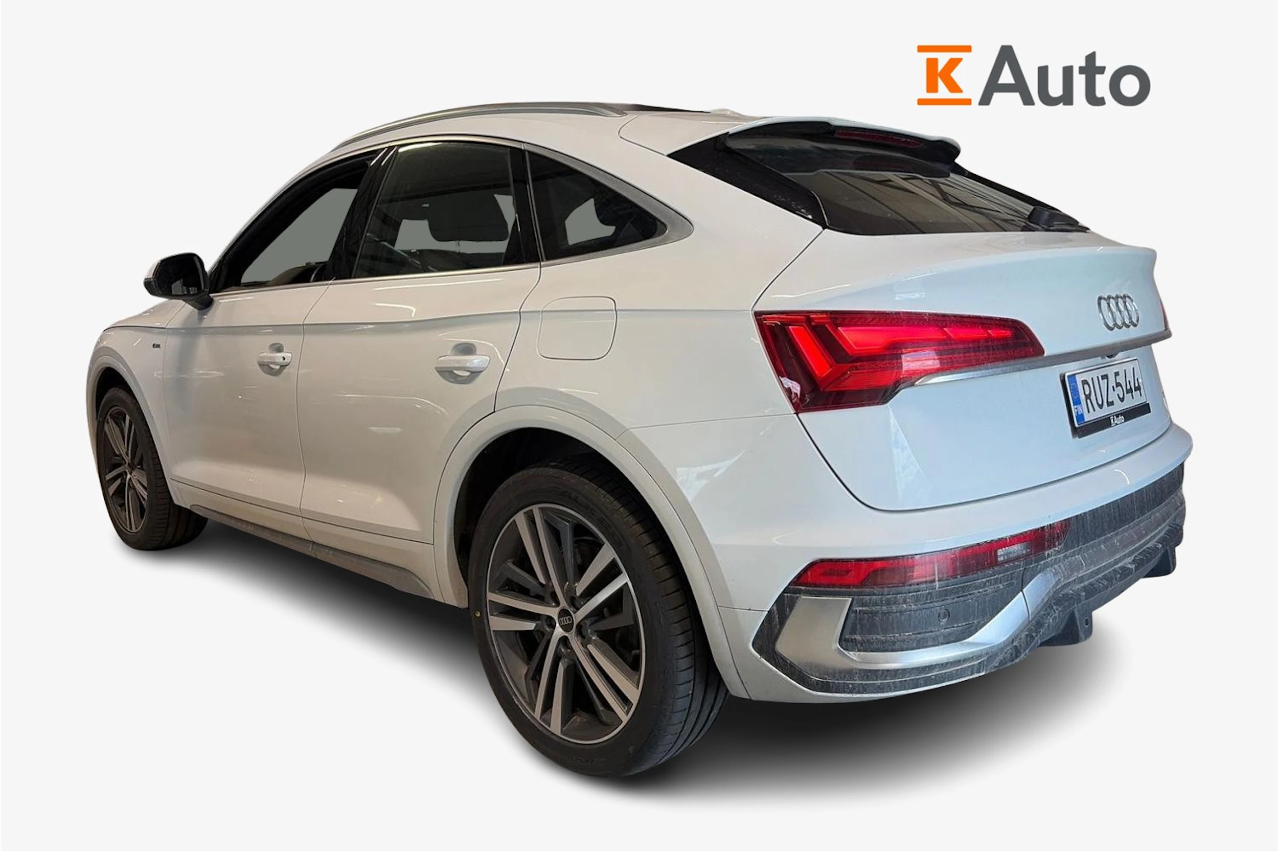 valkoinen Audi Q5 2023 kuva 2.