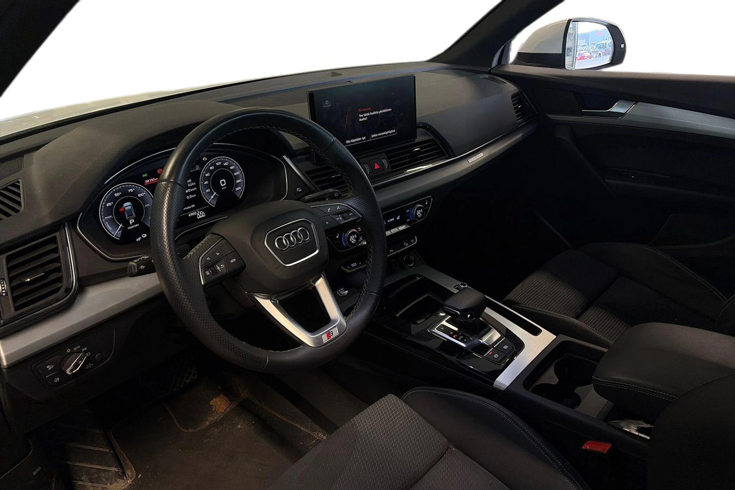 valkoinen Audi Q5 2023 kuva 3.