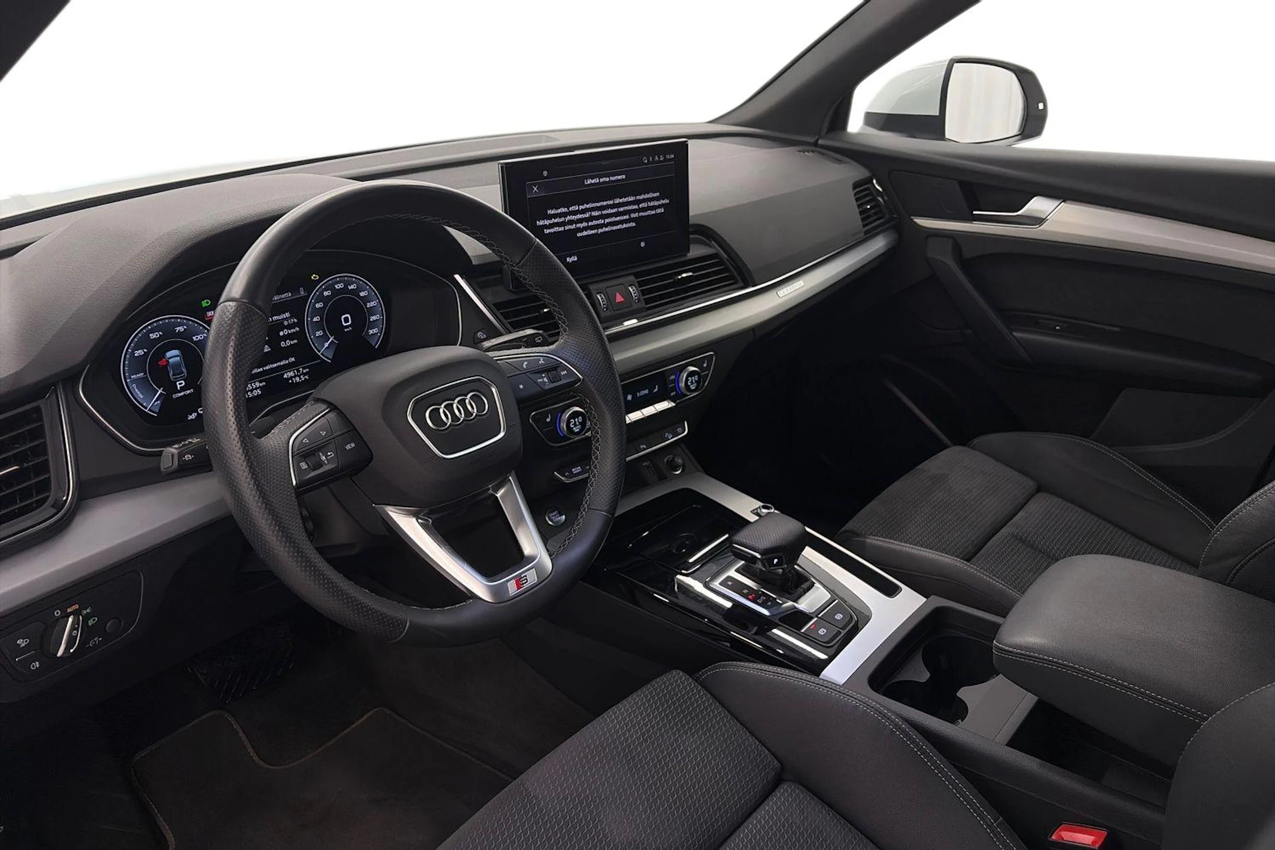 valkoinen Audi Q5 2023 kuva 6.