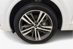 valkoinen Audi Q5 2023 kuva 9.
