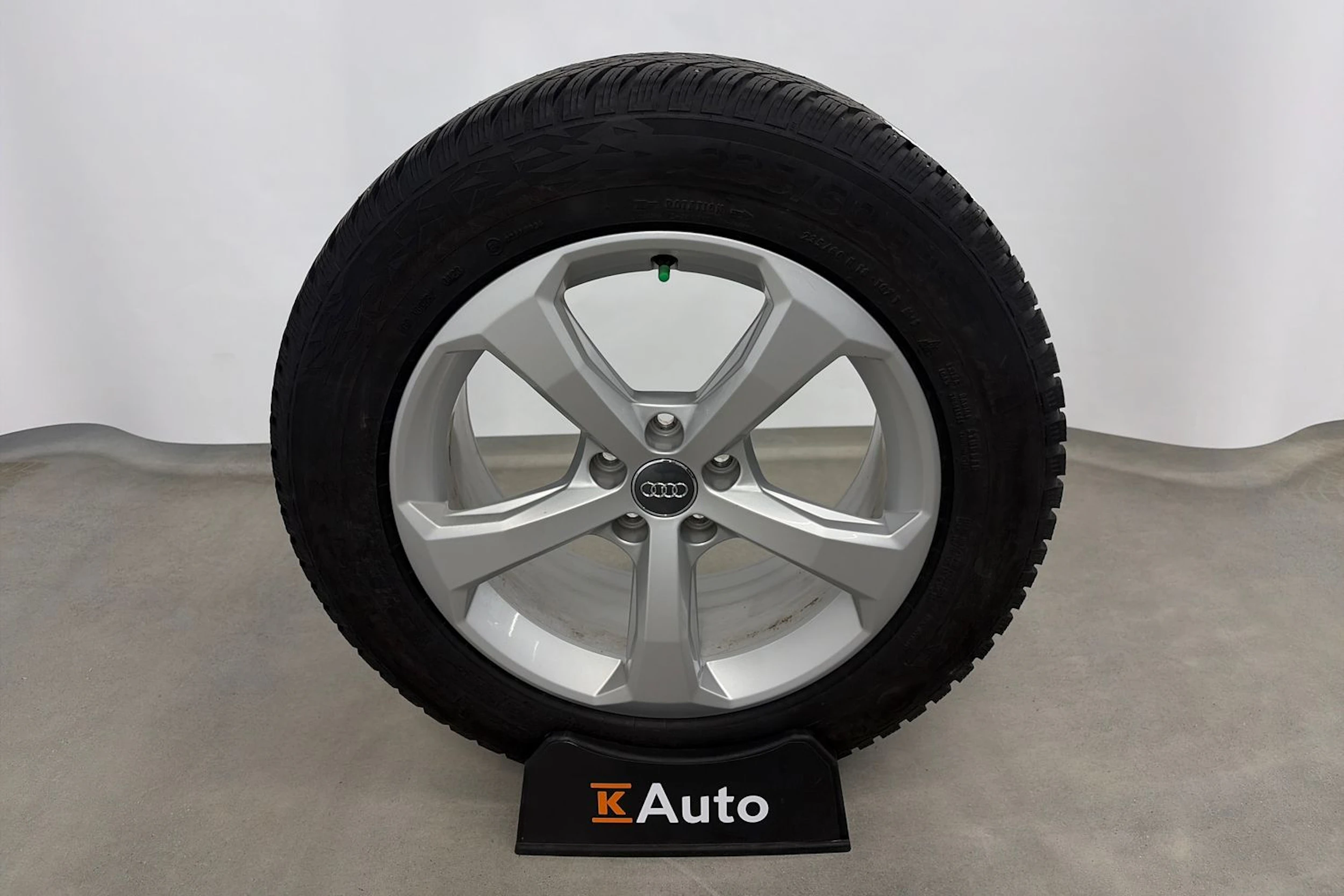 valkoinen Audi Q5 2023 kuva 11.