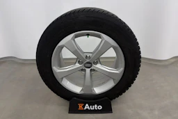 valkoinen Audi Q5 2023 kuva 11.