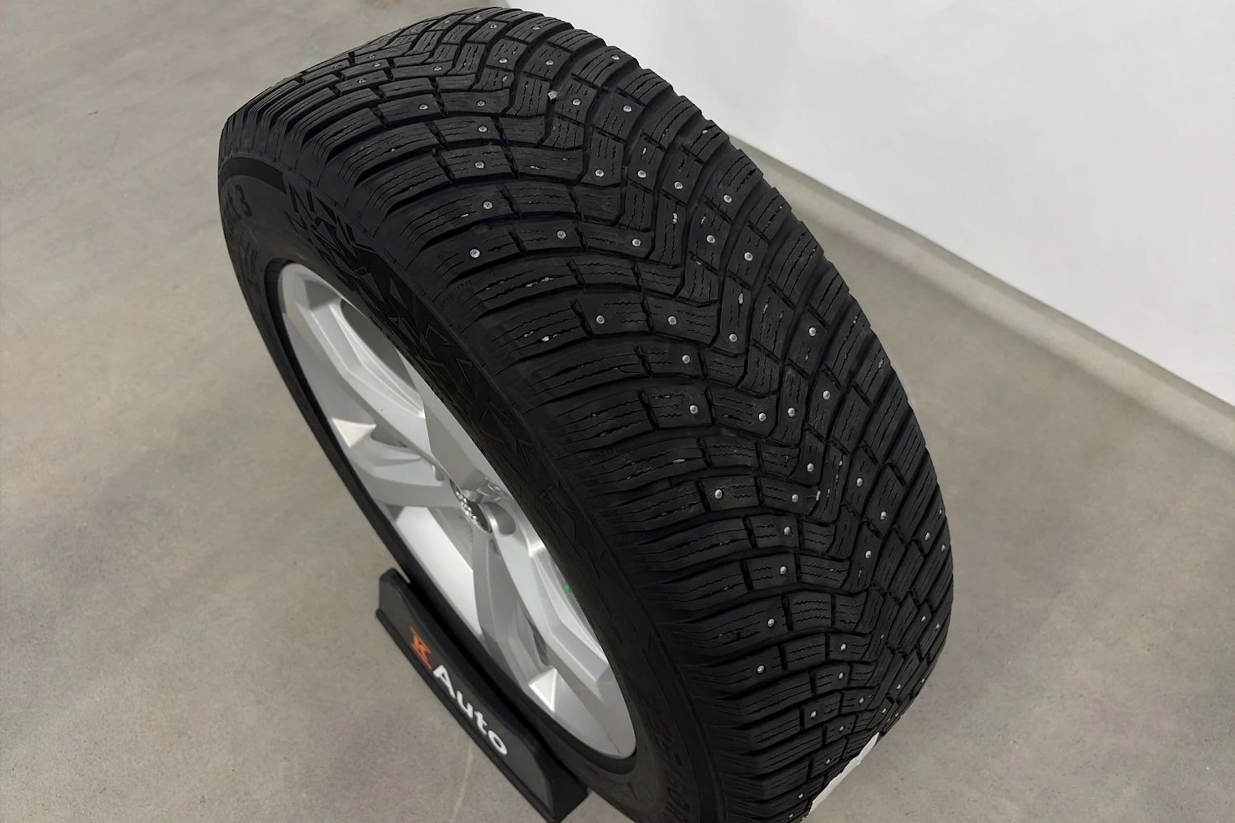 valkoinen Audi Q5 2023 kuva 12.