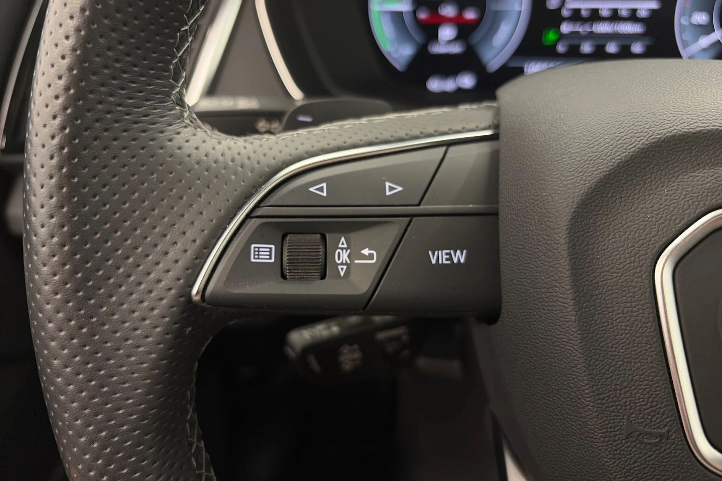valkoinen Audi Q5 2023 kuva 15.
