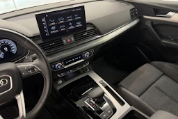 valkoinen Audi Q5 2023 kuva 18.