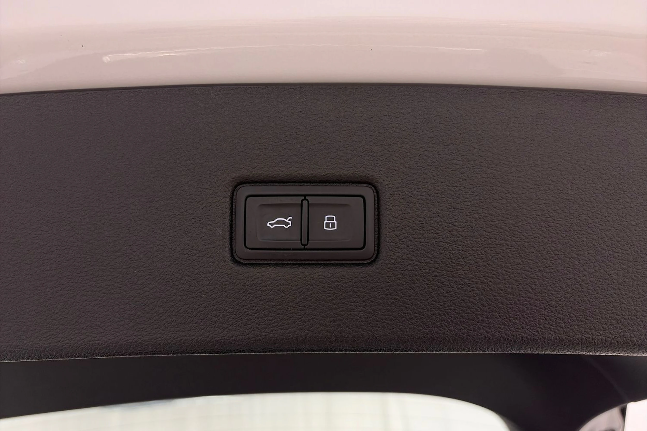 valkoinen Audi Q5 2023 kuva 31.
