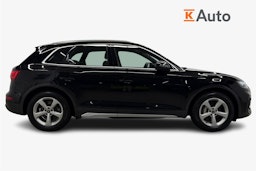 musta Audi Q5 2023 kuva 6.