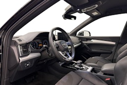 musta Audi Q5 2023 kuva 7.
