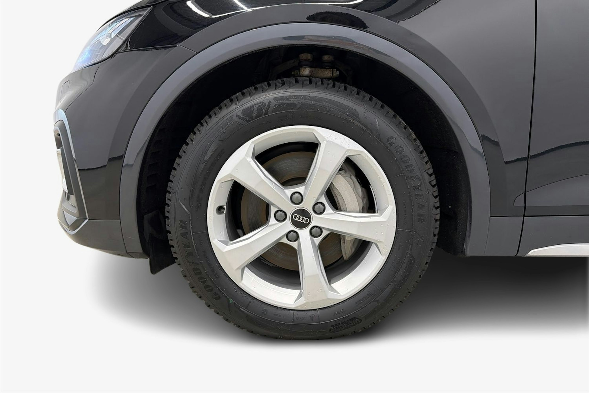 musta Audi Q5 2023 kuva 11.