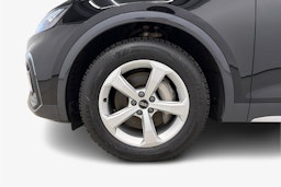 musta Audi Q5 2023 kuva 11.