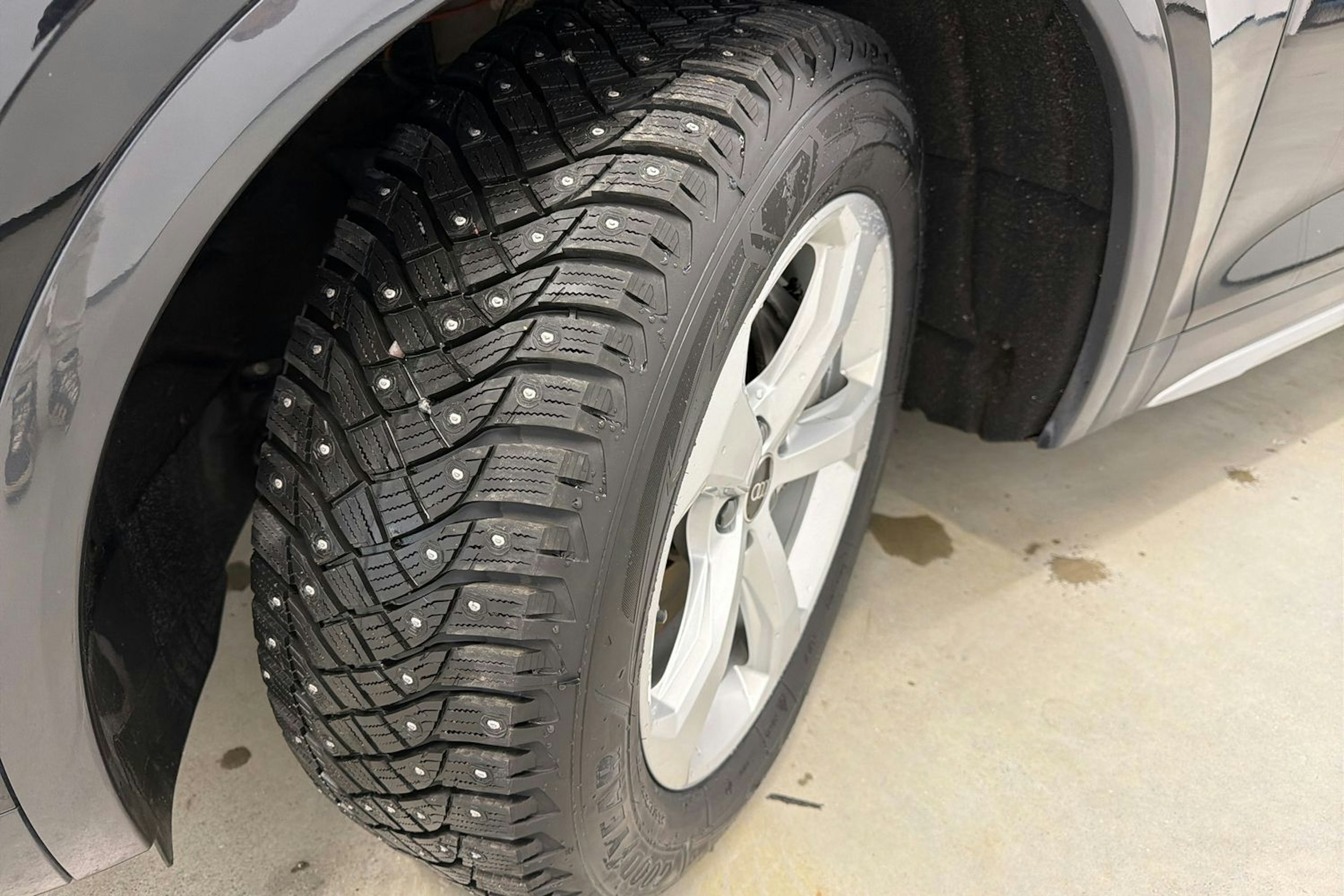 musta Audi Q5 2023 kuva 13.