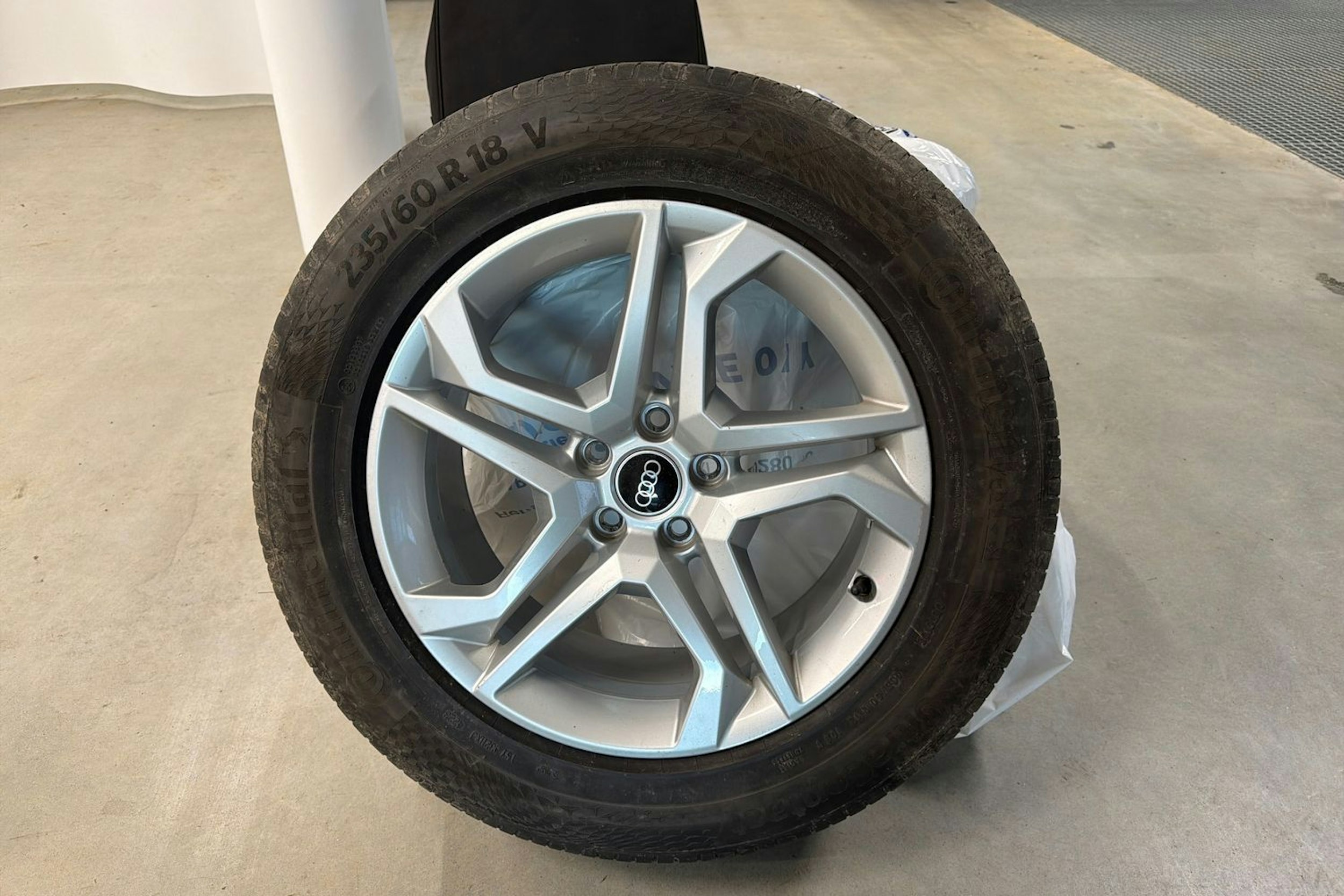 musta Audi Q5 2023 kuva 14.