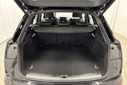 musta Audi Q5 2023 kuva 15.