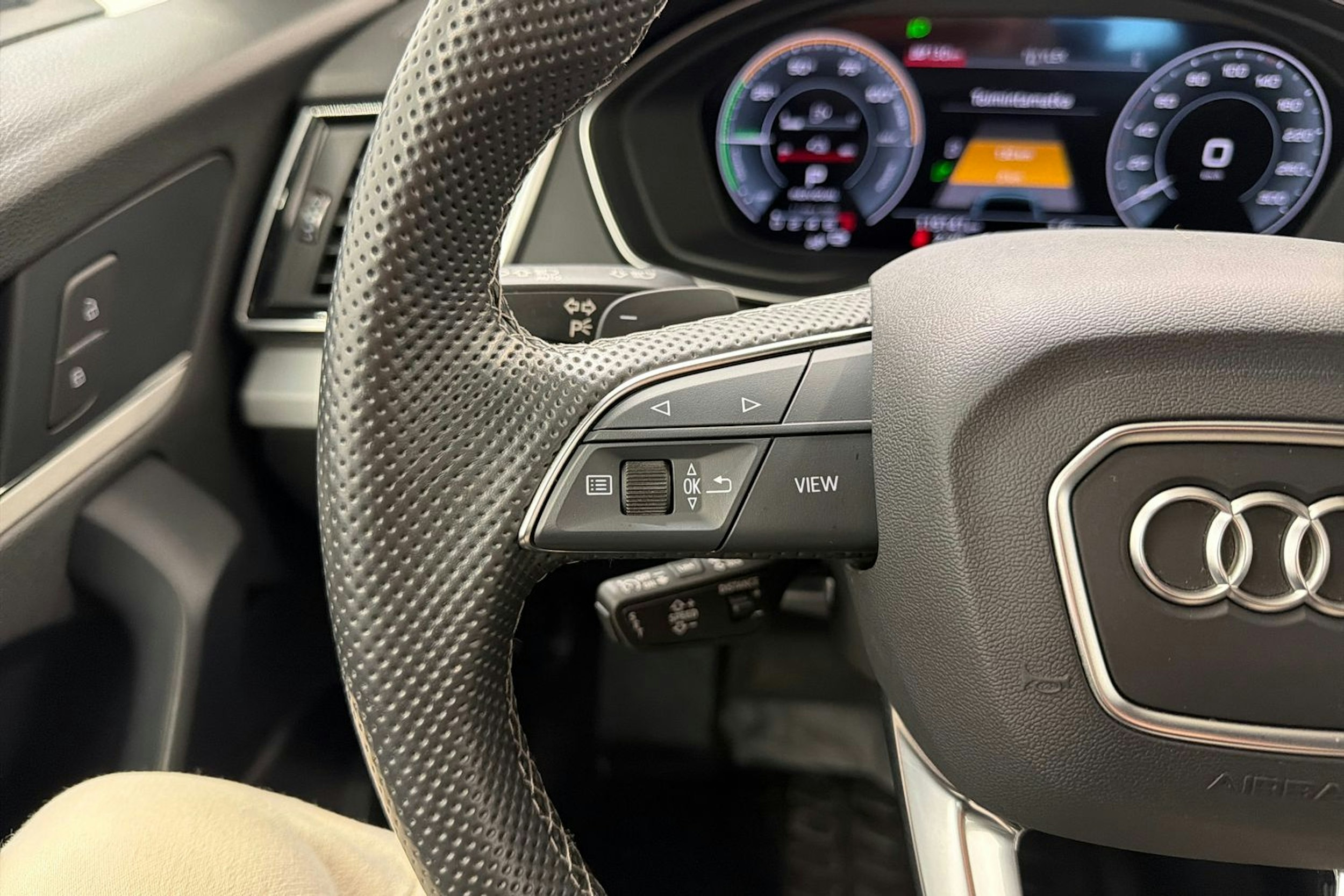 musta Audi Q5 2023 kuva 18.