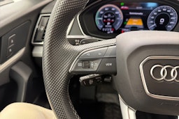 musta Audi Q5 2023 kuva 18.