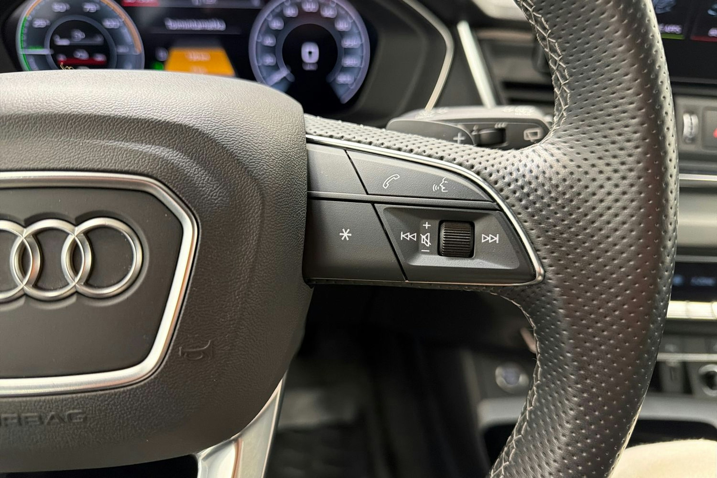 musta Audi Q5 2023 kuva 19.