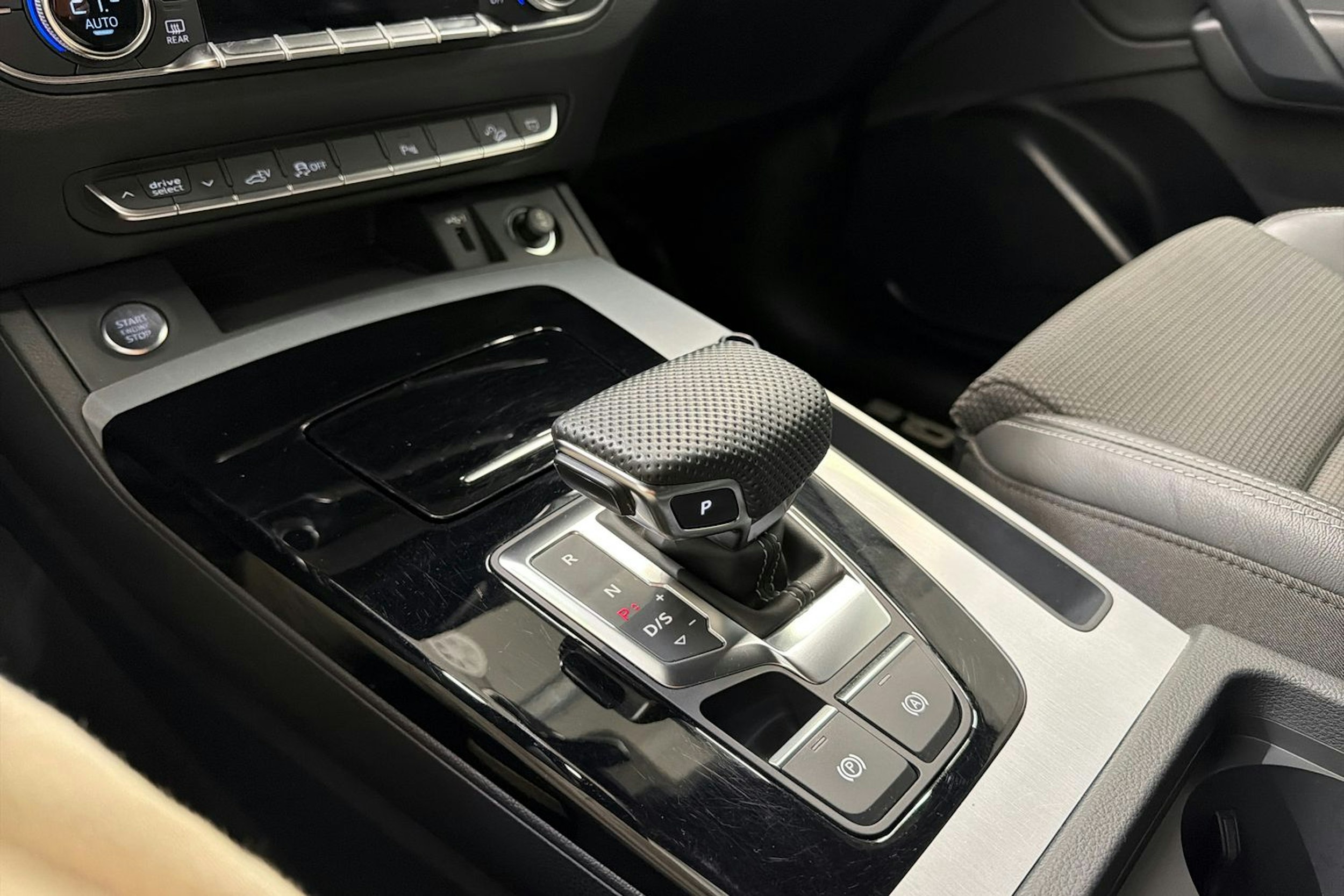 musta Audi Q5 2023 kuva 24.