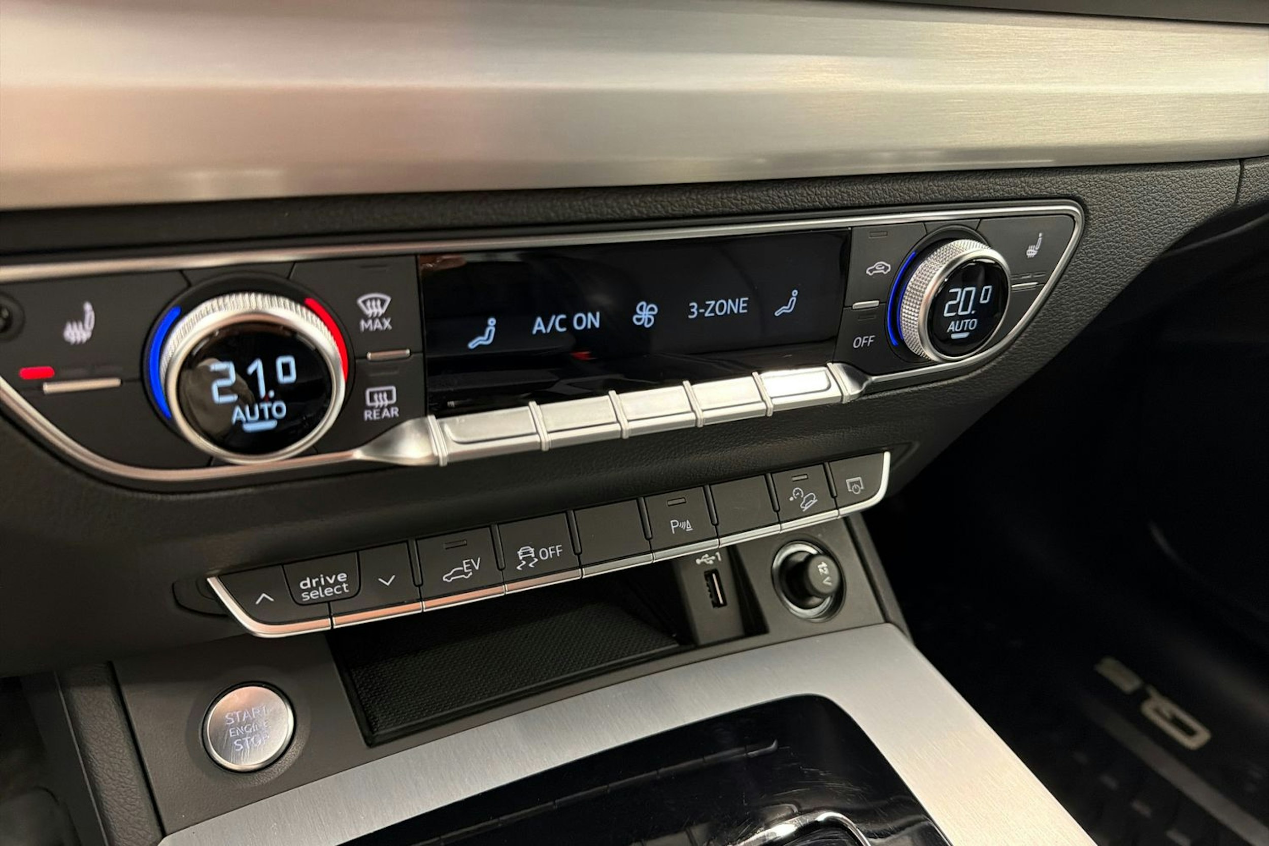 musta Audi Q5 2023 kuva 25.