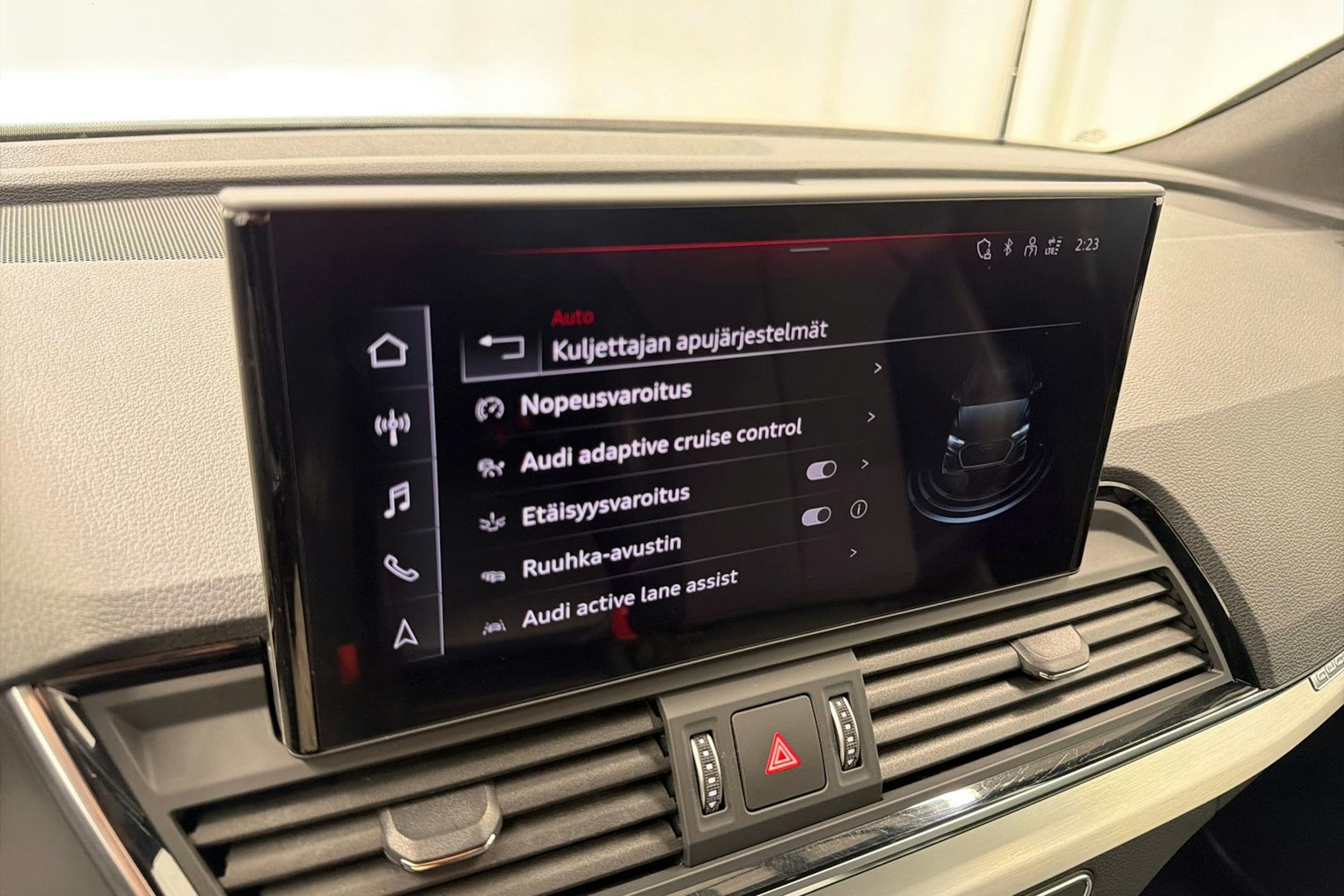 musta Audi Q5 2023 kuva 28.