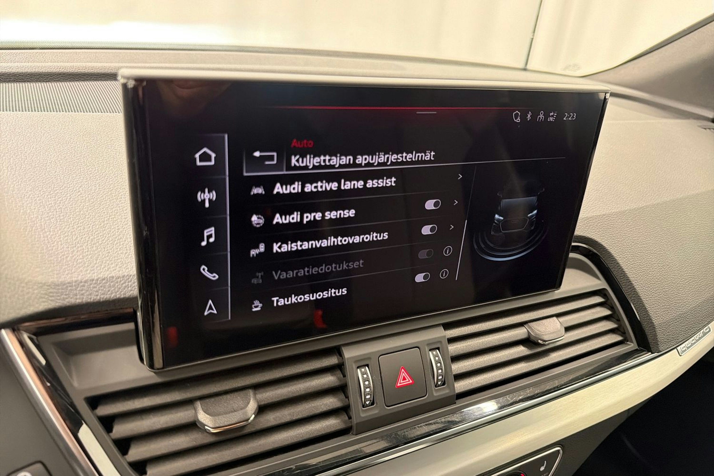 musta Audi Q5 2023 kuva 29.