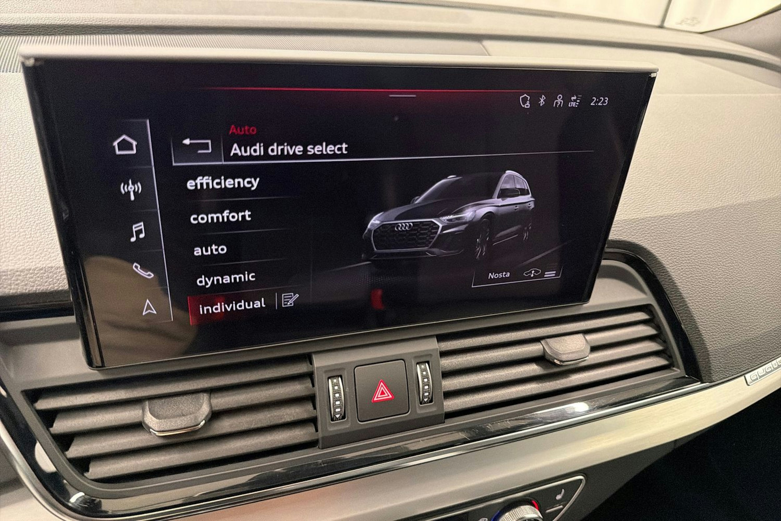 musta Audi Q5 2023 kuva 30.