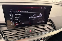 musta Audi Q5 2023 kuva 30.