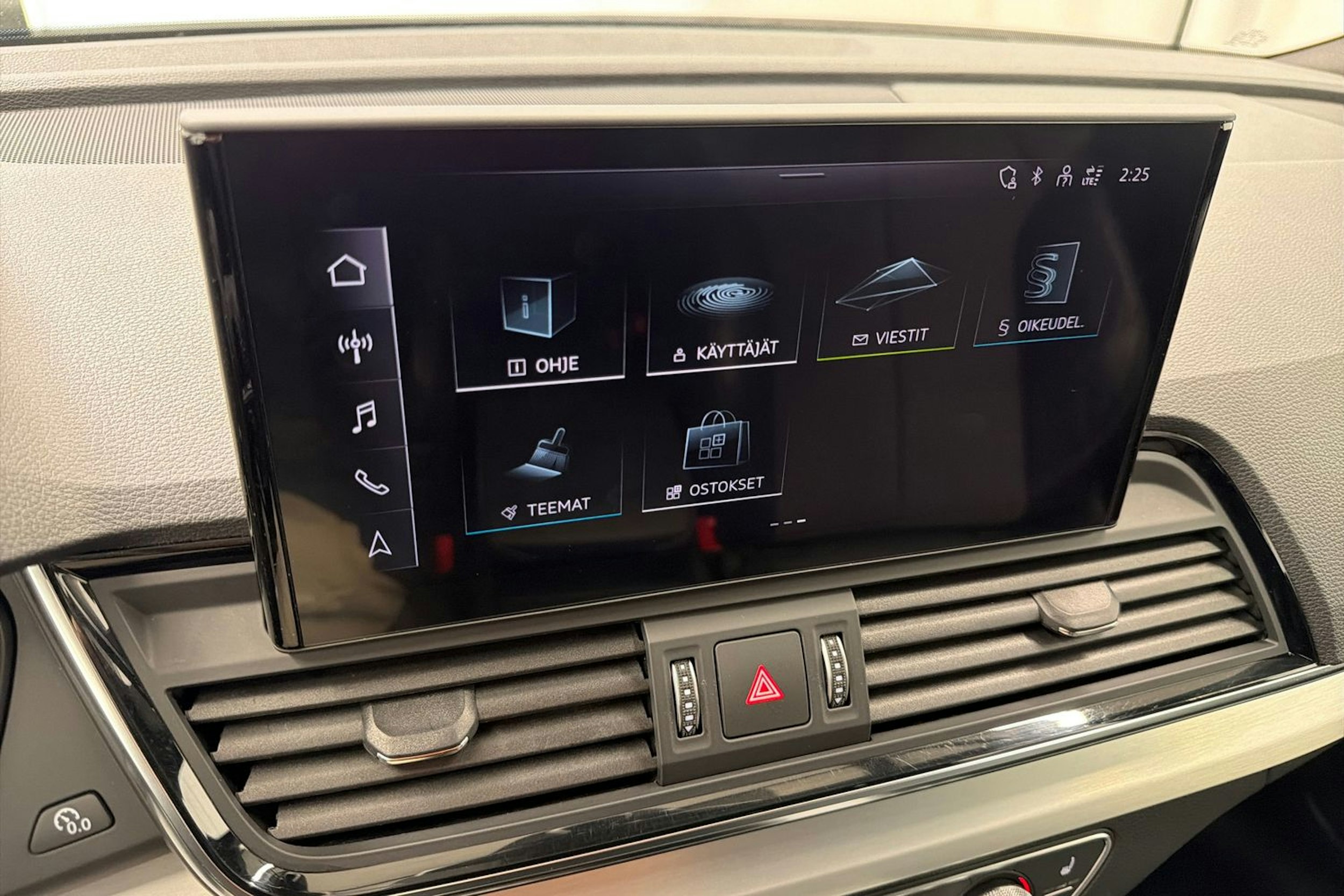 musta Audi Q5 2023 kuva 33.