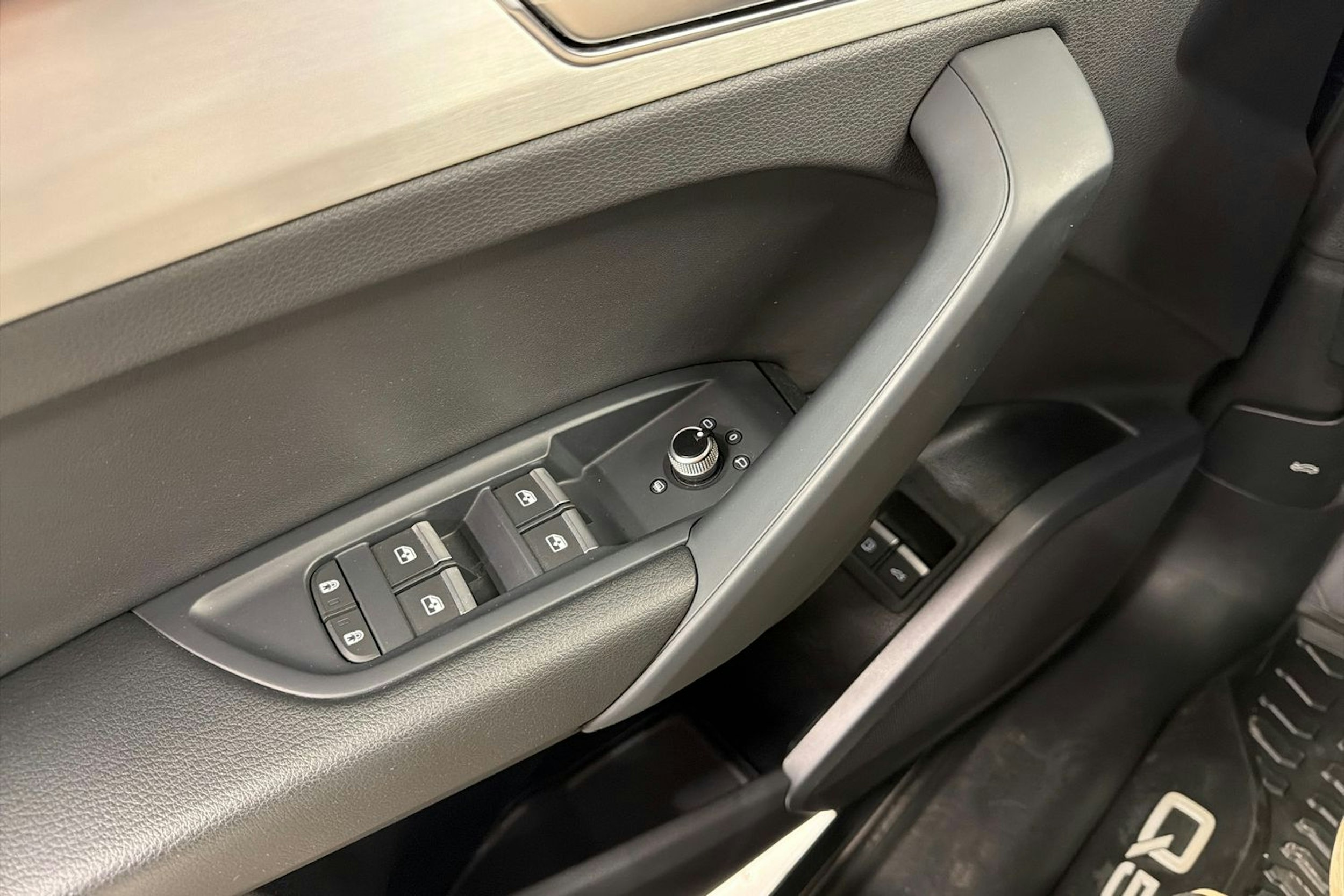 musta Audi Q5 2023 kuva 34.