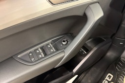 musta Audi Q5 2023 kuva 34.