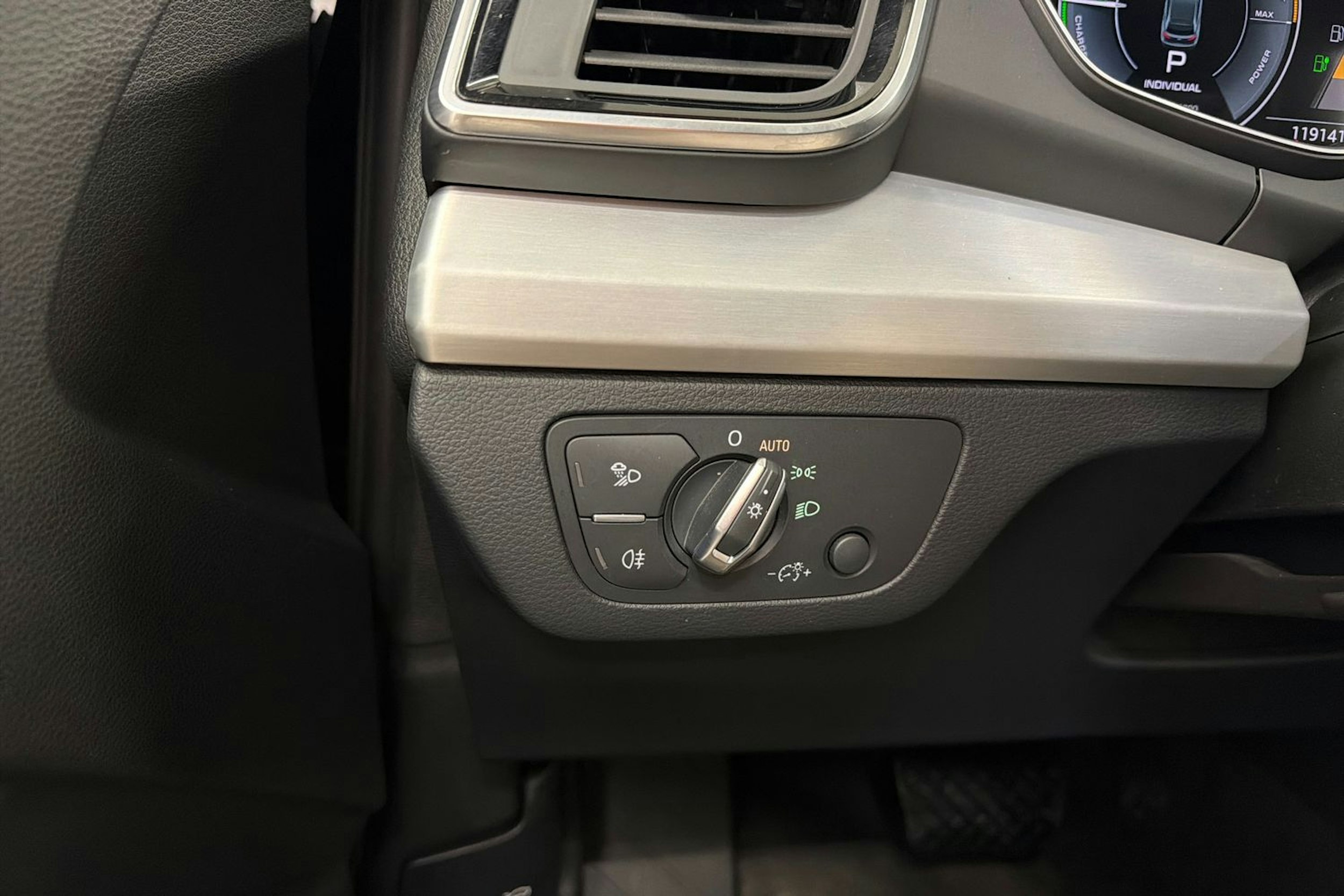 musta Audi Q5 2023 kuva 35.