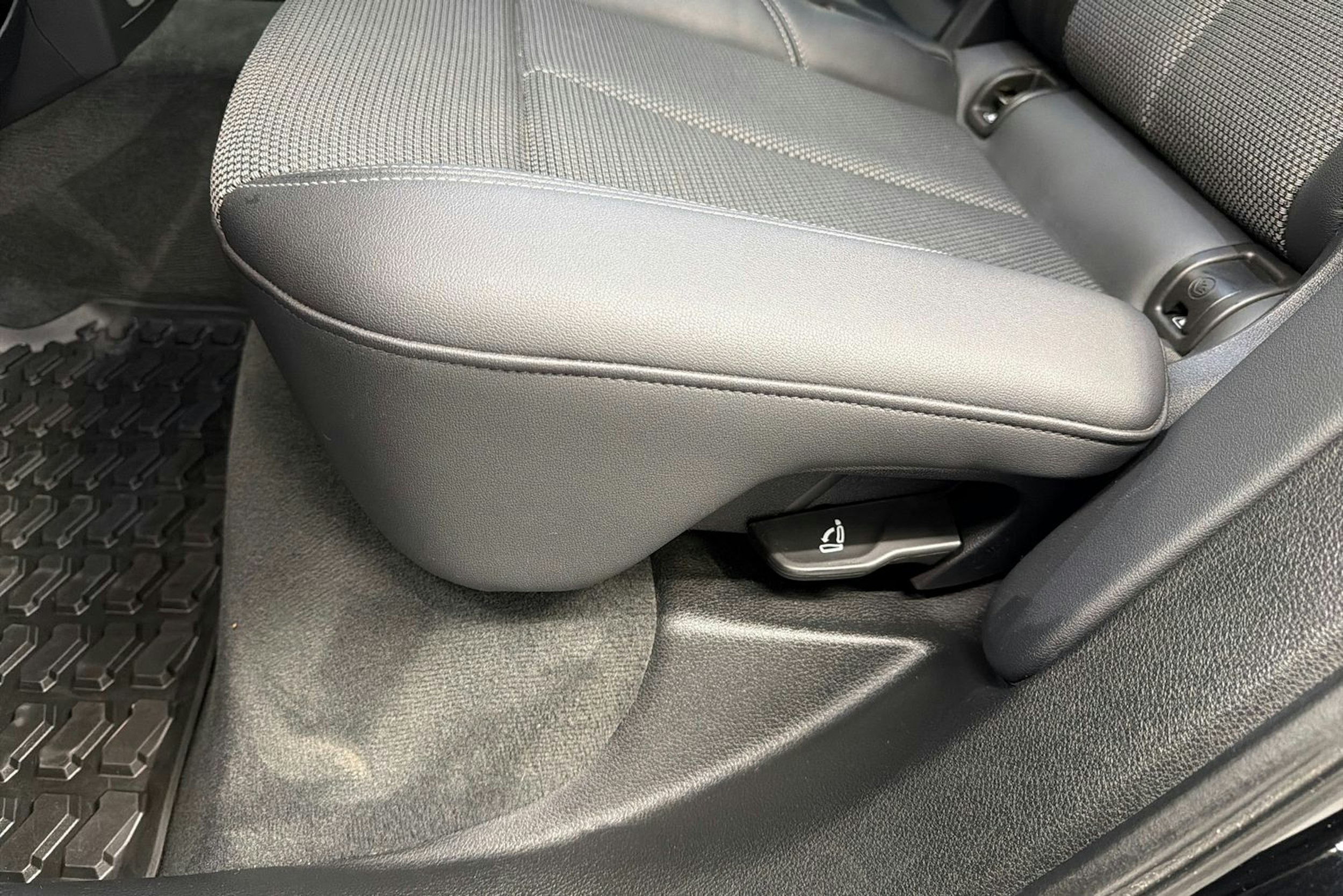 musta Audi Q5 2023 kuva 36.