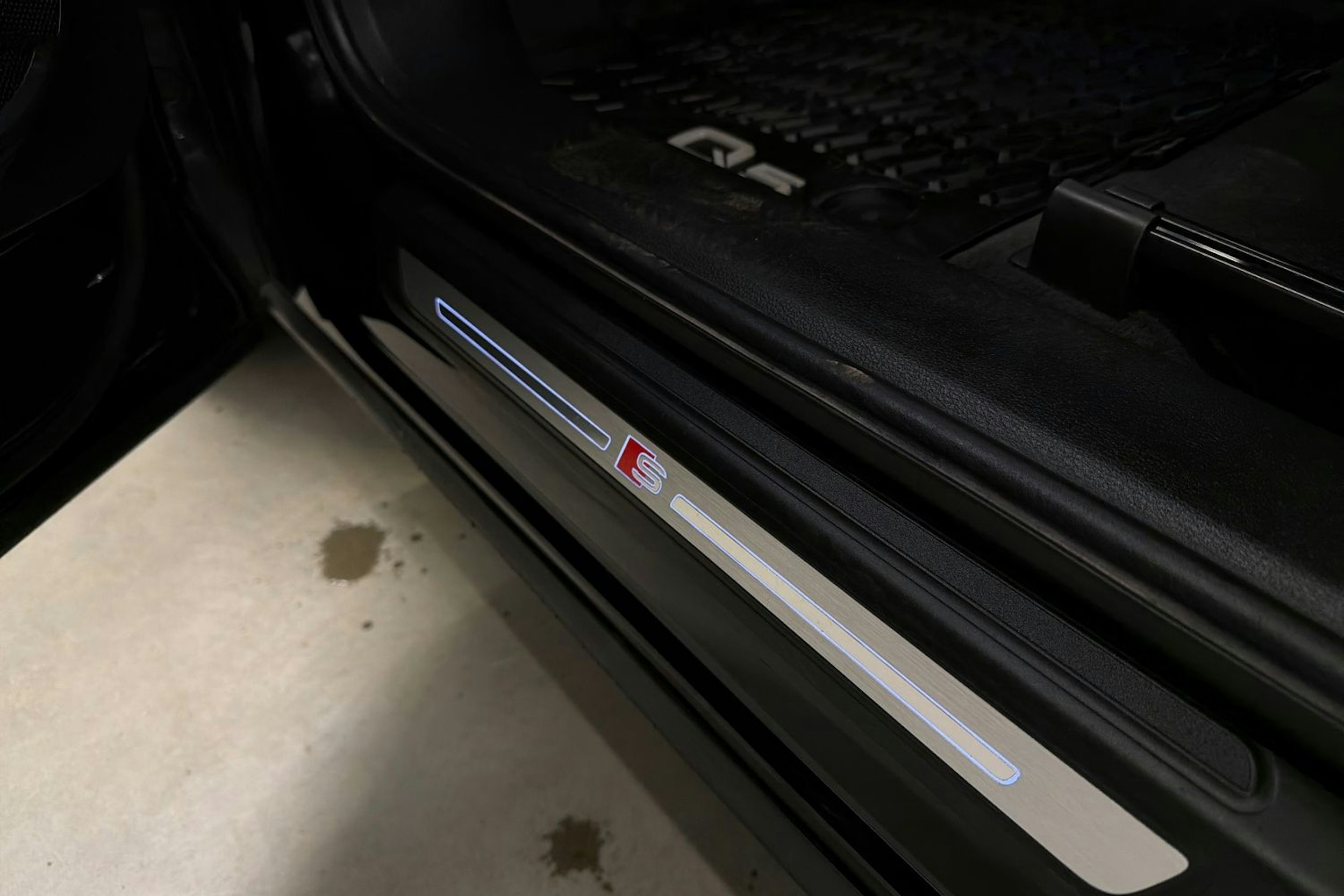 musta Audi Q5 2023 kuva 38.