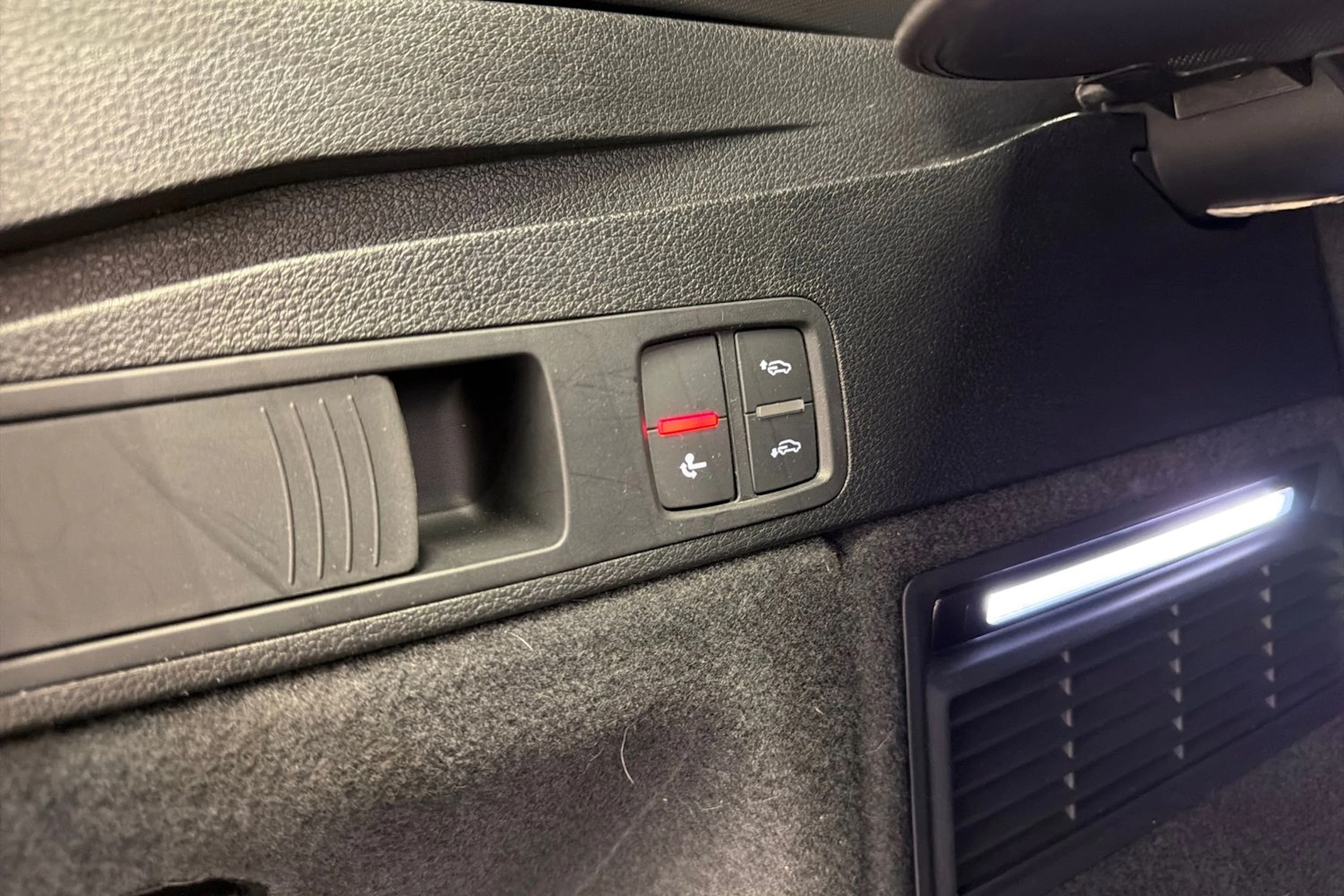 musta Audi Q5 2023 kuva 40.