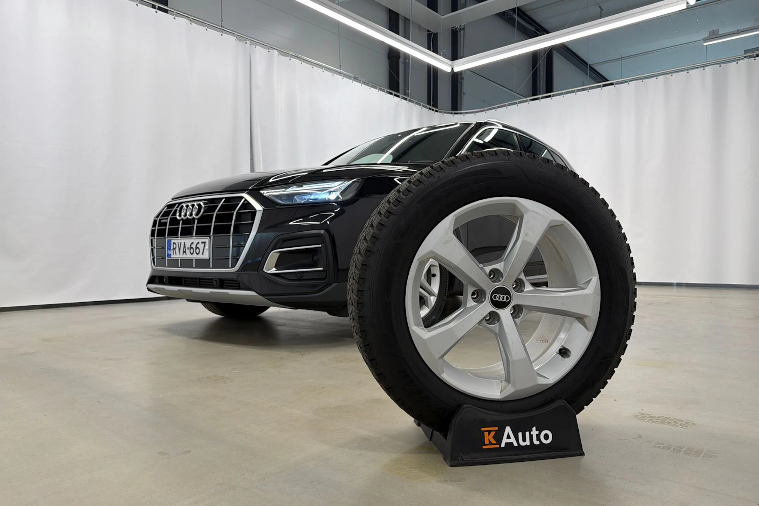 musta Audi Q5 2023 kuva 43.