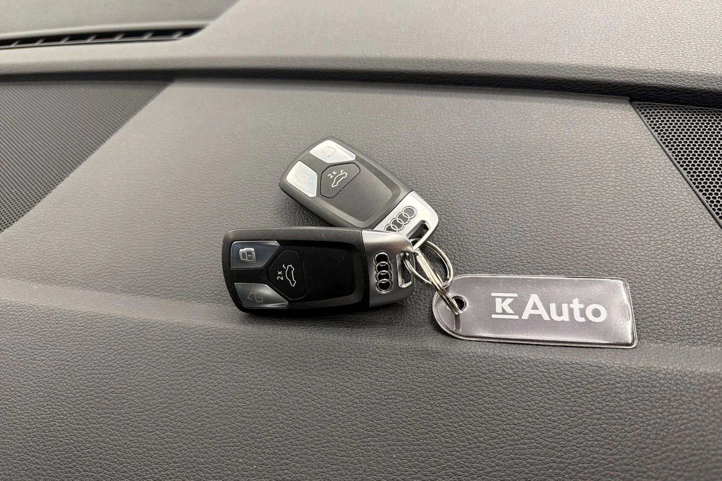 musta Audi Q5 2023 kuva 44.