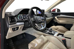 punainen Audi Q5 2023 kuva 3.