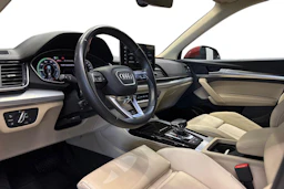 punainen Audi Q5 2023 kuva 6.