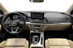 punainen Audi Q5 2023 kuva 7.