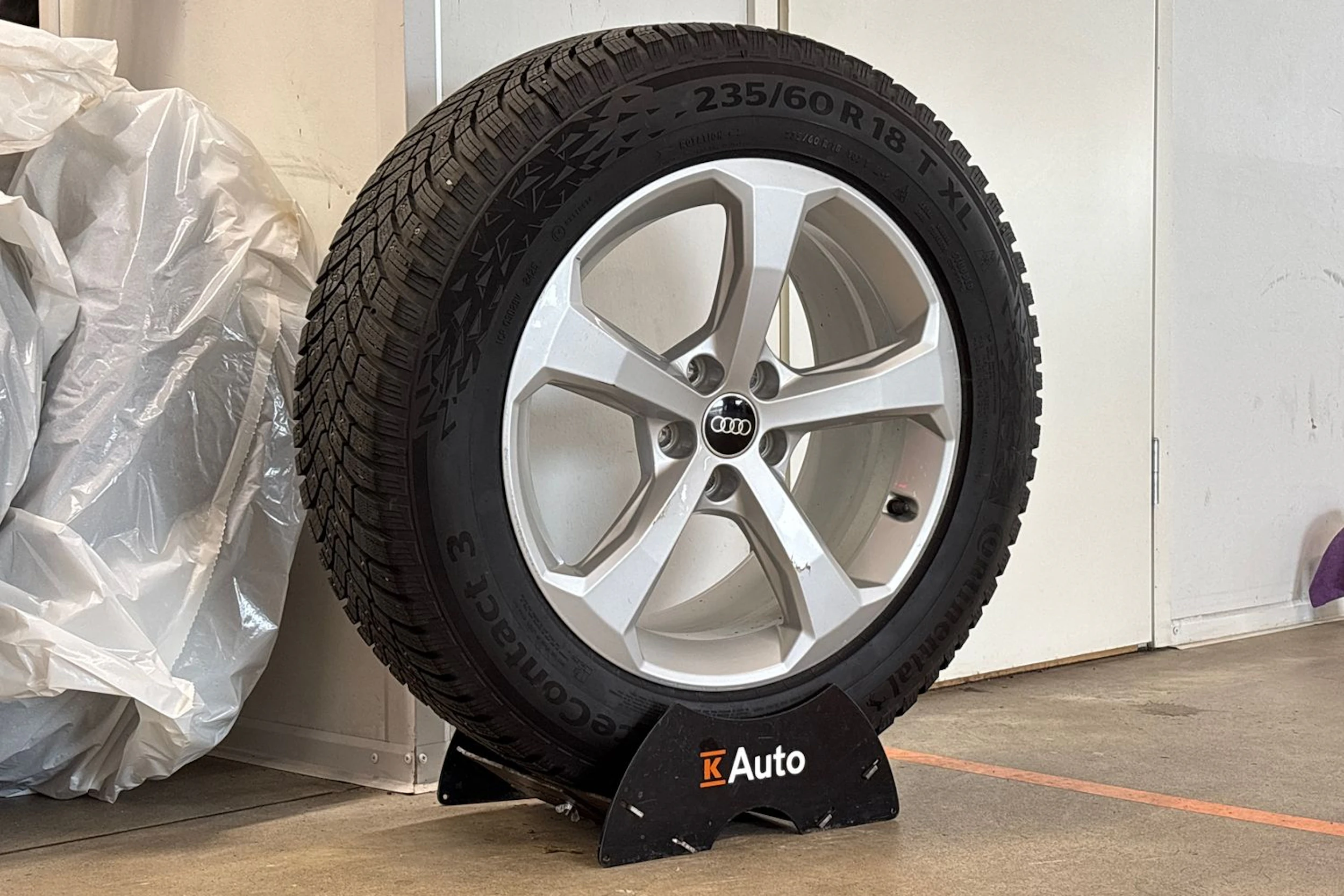 punainen Audi Q5 2023 kuva 10.