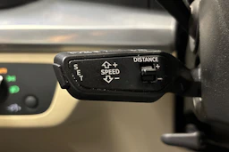 punainen Audi Q5 2023 kuva 16.