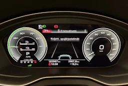 punainen Audi Q5 2023 kuva 20.
