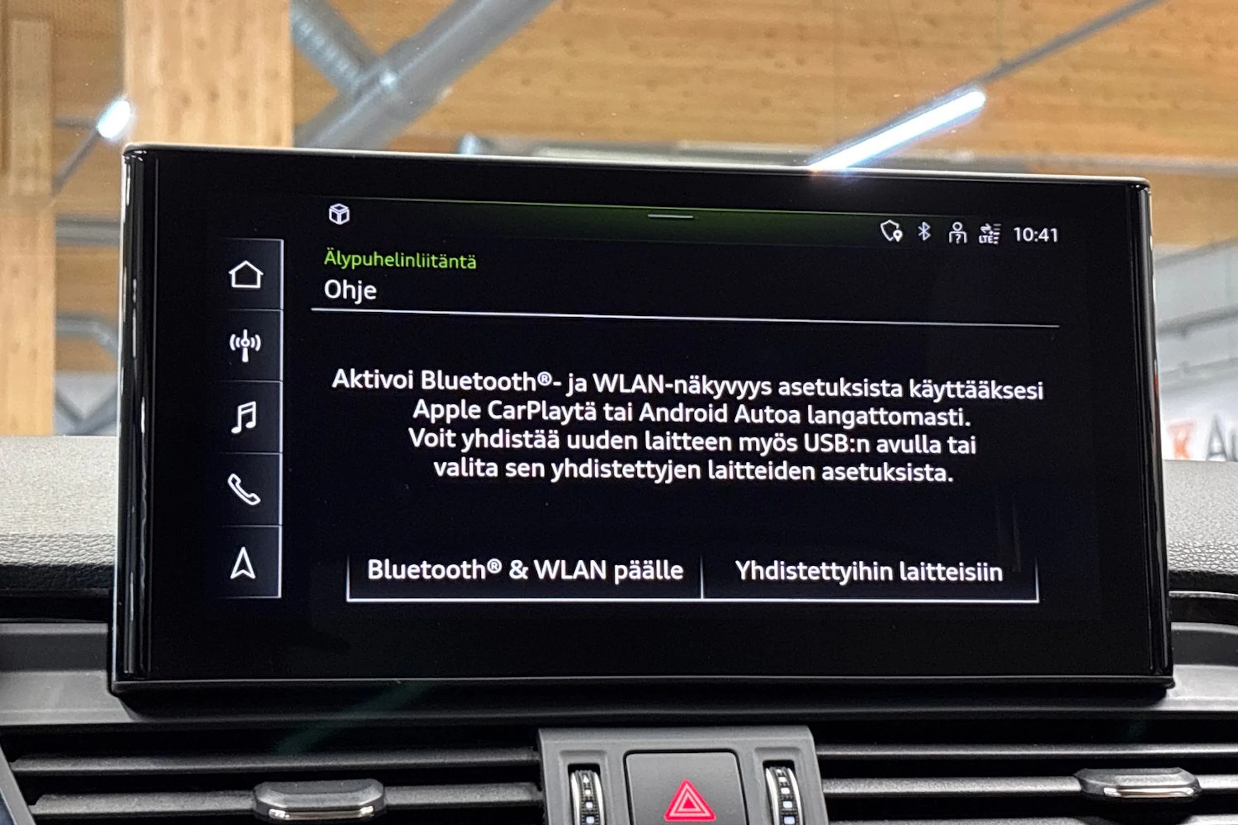 punainen Audi Q5 2023 kuva 22.