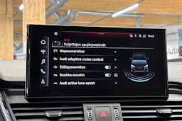 punainen Audi Q5 2023 kuva 23.