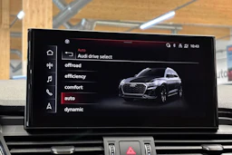 punainen Audi Q5 2023 kuva 25.