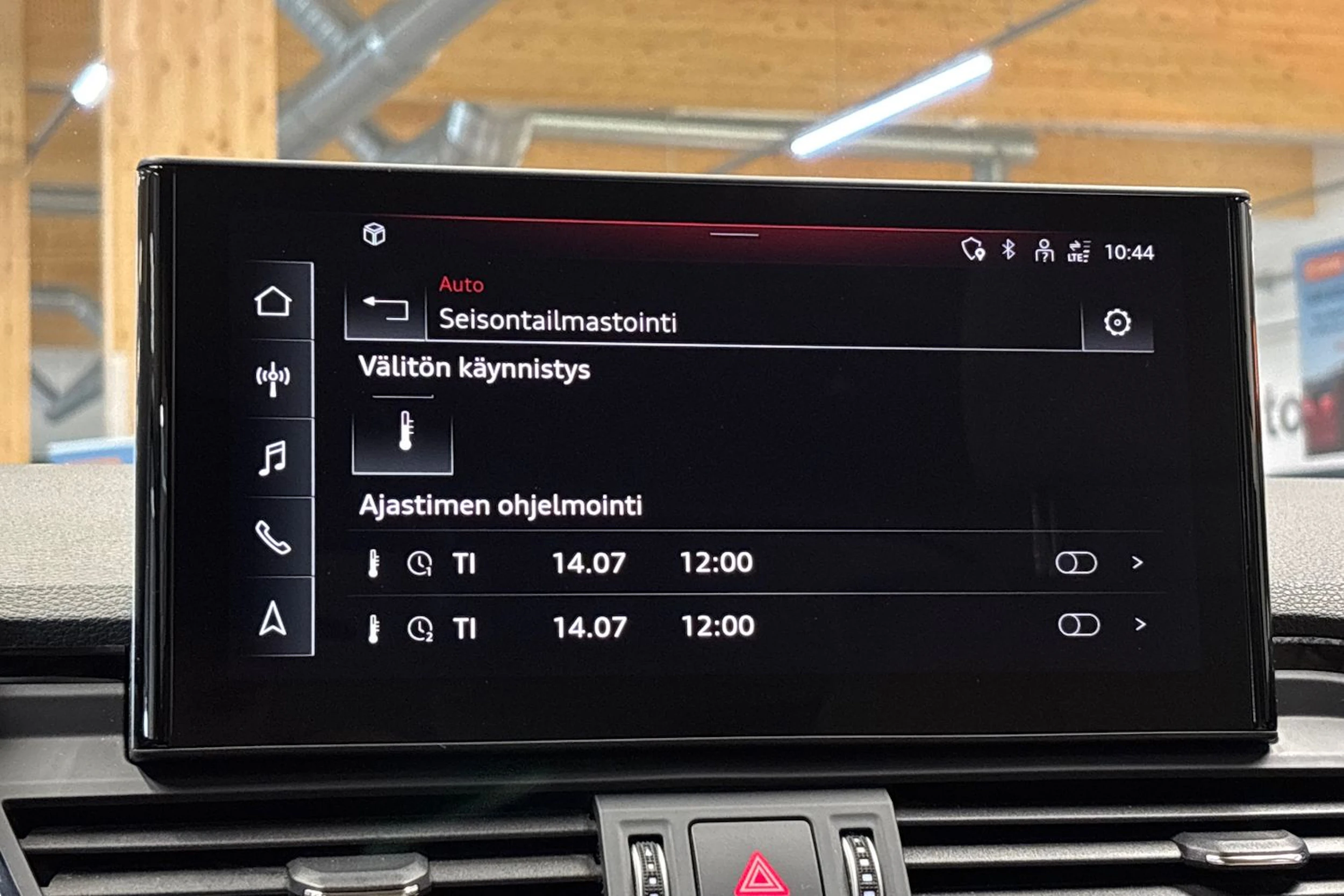punainen Audi Q5 2023 kuva 26.