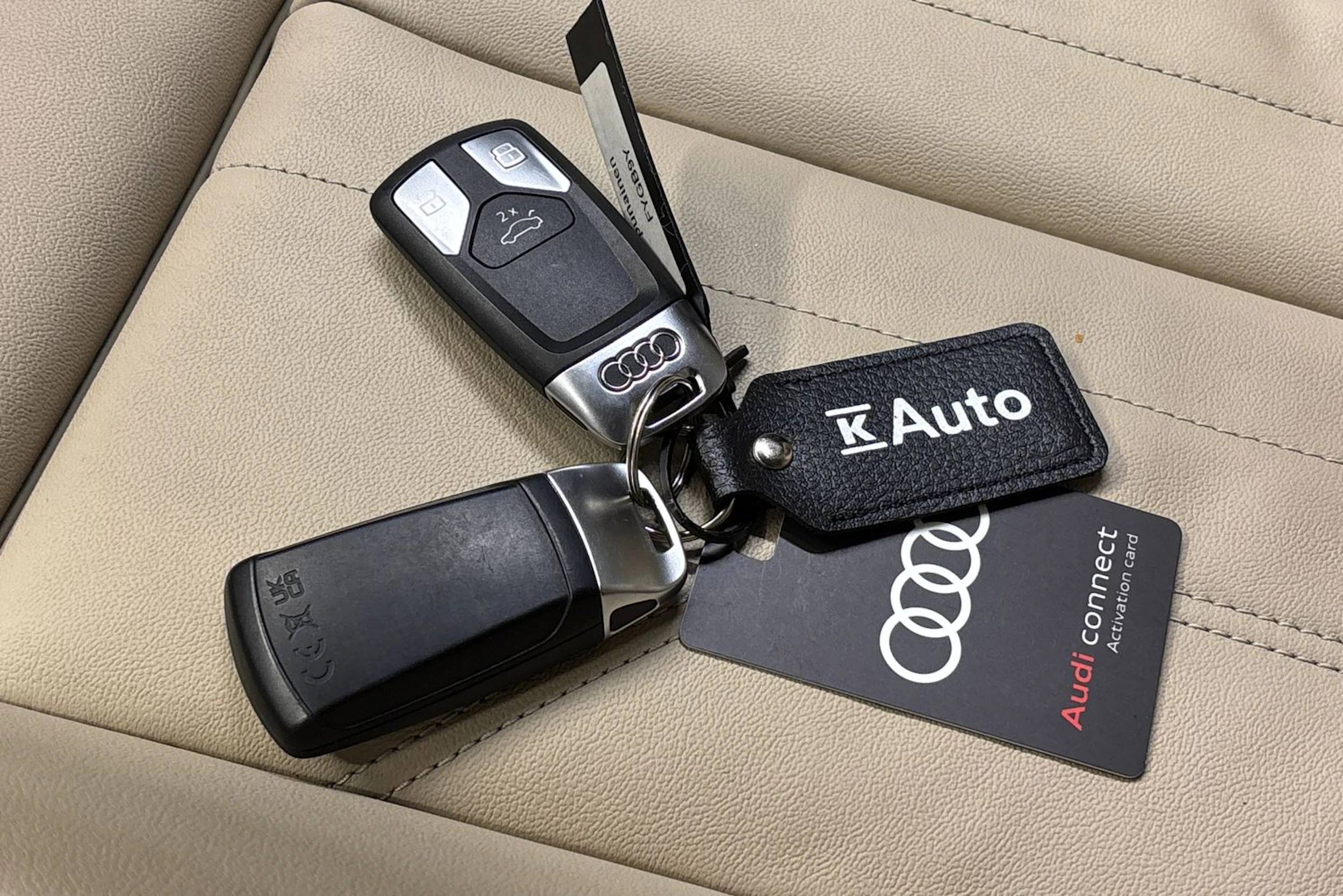 punainen Audi Q5 2023 kuva 35.